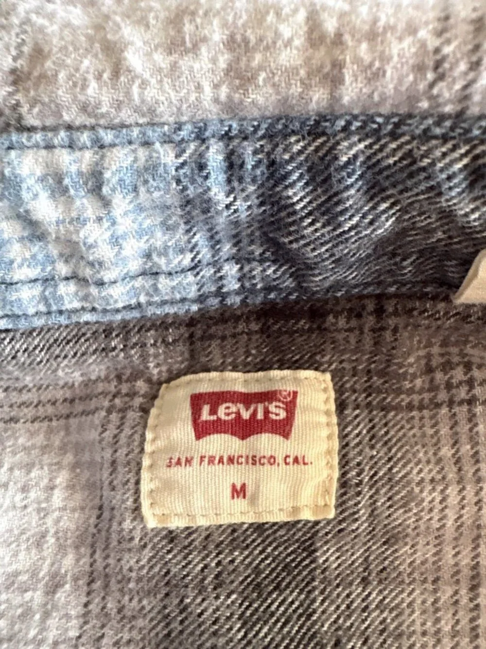 Levis Mens Medium Plaid Button-Up Flannel Shirt In Blue & Gray Vintage